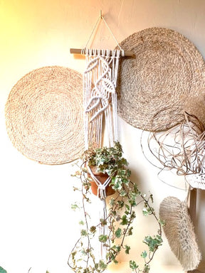 Atelier Plumbago - suspension florale en macramé