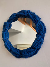 Charger l&#39;image dans la galerie, Miroir coccinelle petit modèle bleu roi atelier plumbago
